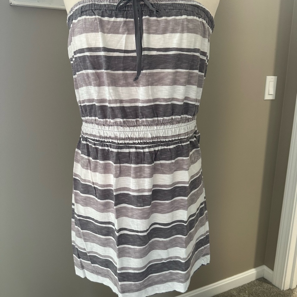 LOFT Gray and White Strapless Dress